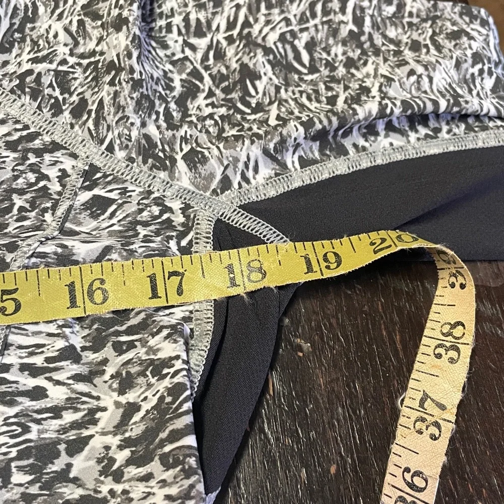 Lululemon Sunaway Runaway 1/2 Zip Size 6/8.